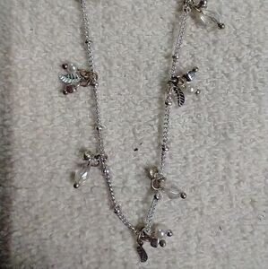 Silvertone beaded leaf 🌿 🍀 chain necklace long